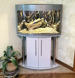угловой серебряный аквариум с оформлением
